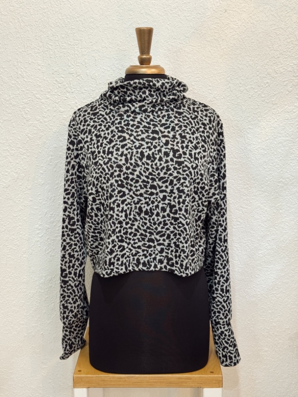 Leopard Print Cropped Sweater
